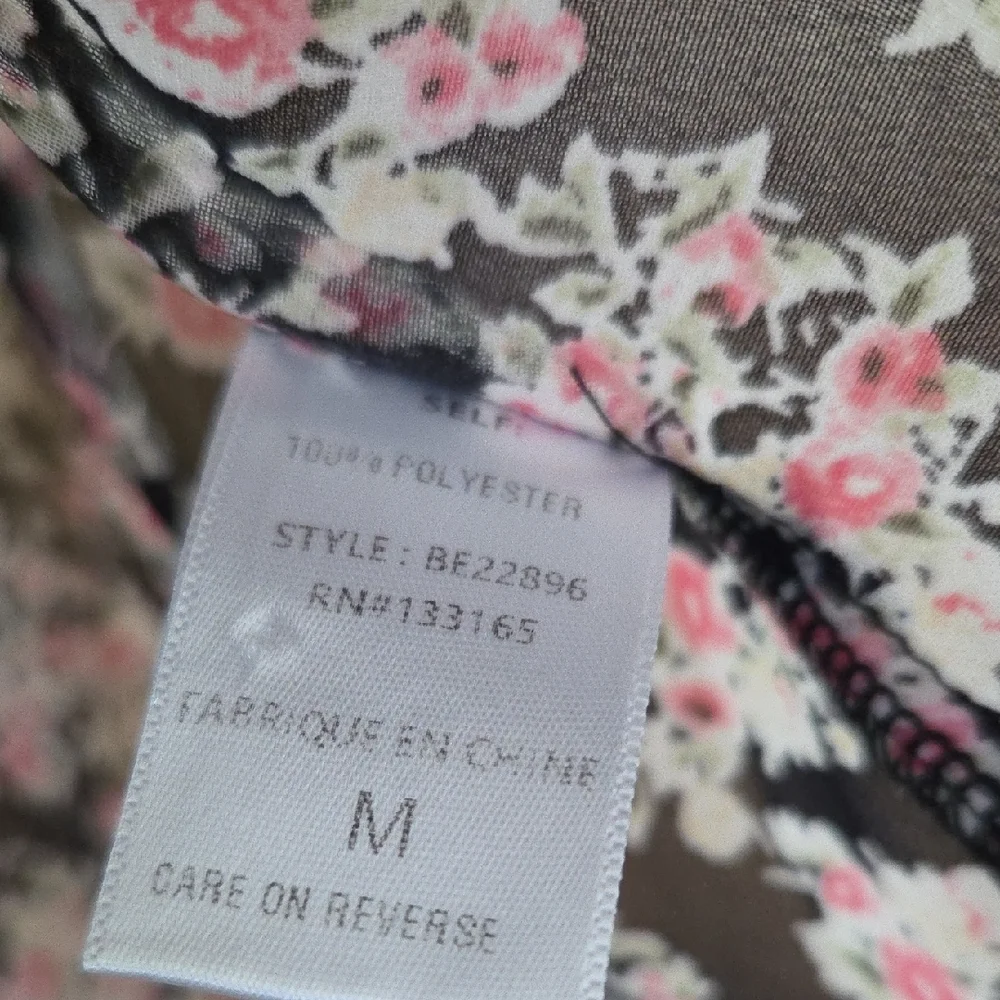 Everleigh Black, White & Pink Floral Buttoned Teired Sheer Blouse...med - Picture 7 of 7